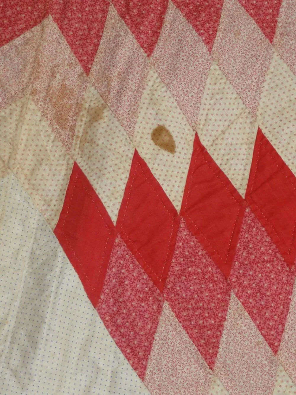 Vintage Red, White Patterned Quilt VERY GOOD CONDITION!